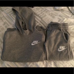 Boys Nike Jogging Suit